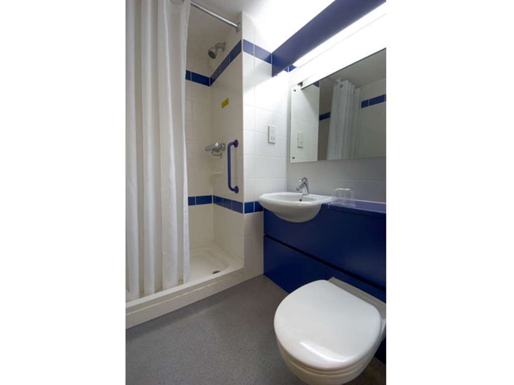 Travelodge Ashford Room photo